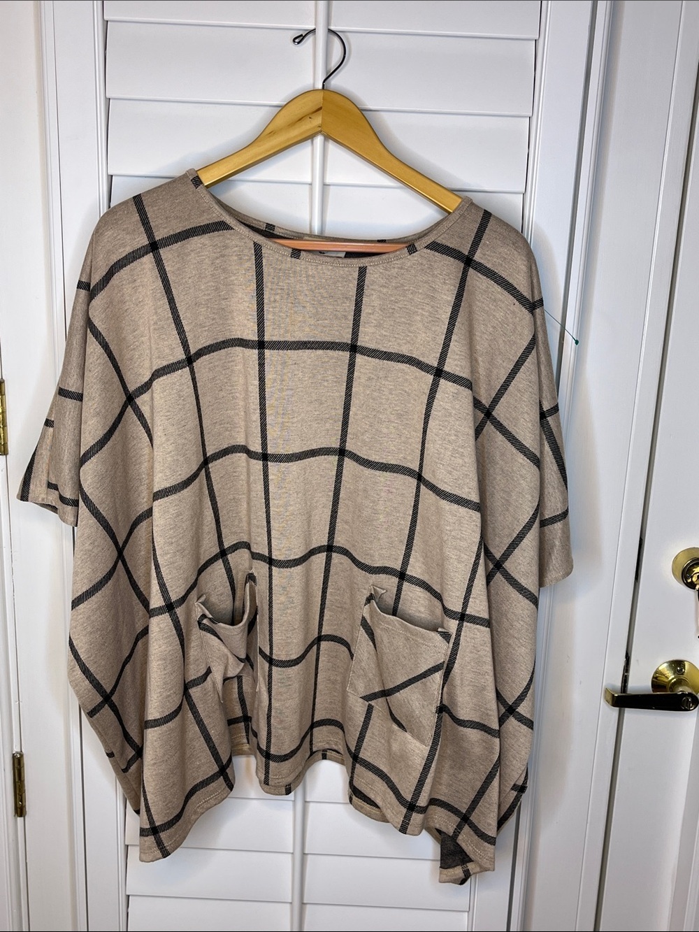 entro Beige Plaid Crewneck Sweater with Front Pockets M/L